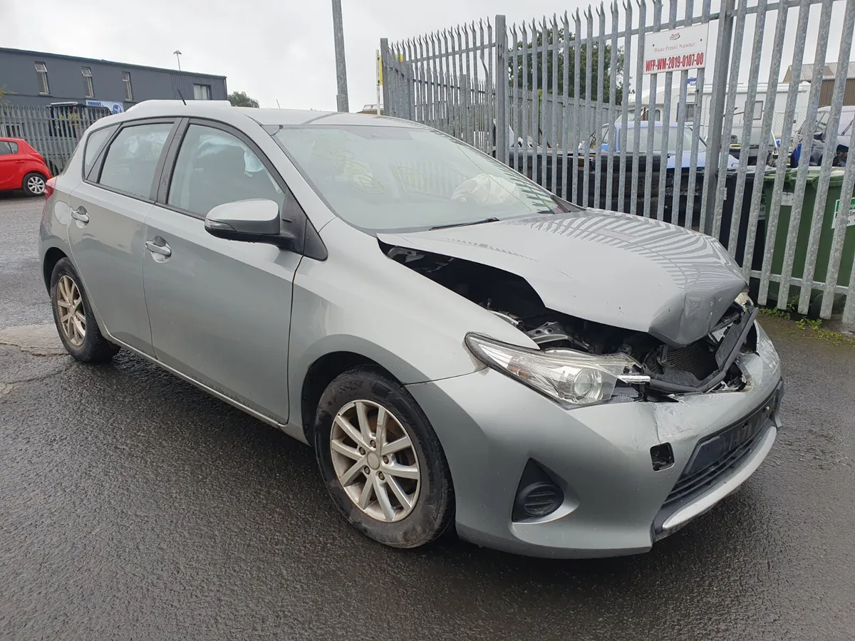 13 TOYOTA AURIS  1.4 D-4D FOR BREAKING - Image 1