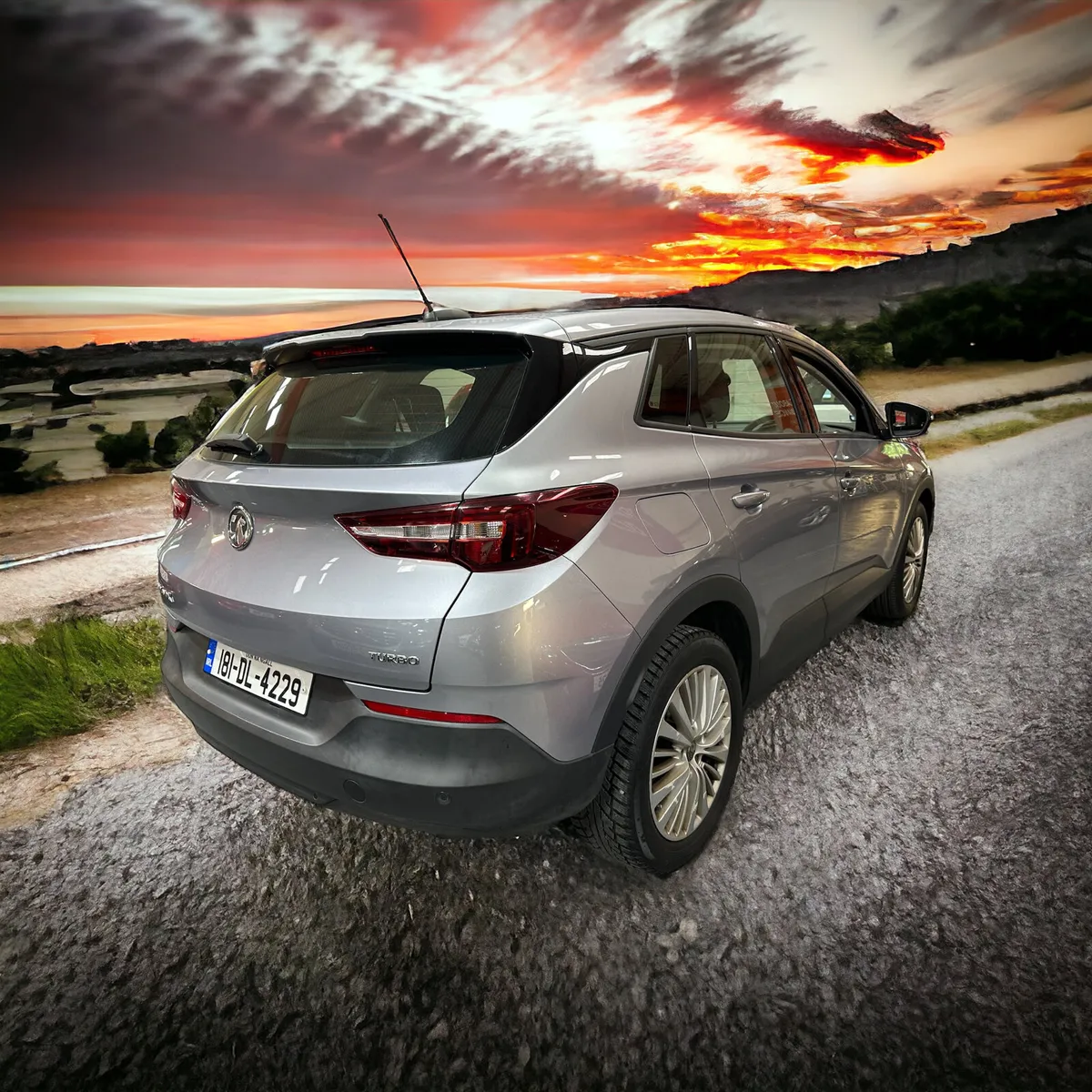 2018 Vauxhall Grandland X 1.2 Petrol - Image 4