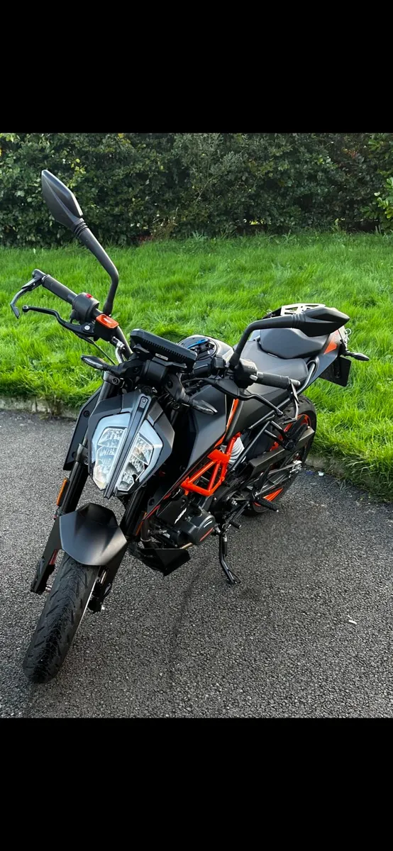 2023 (232) KTM 125 Duke top spec - Image 1