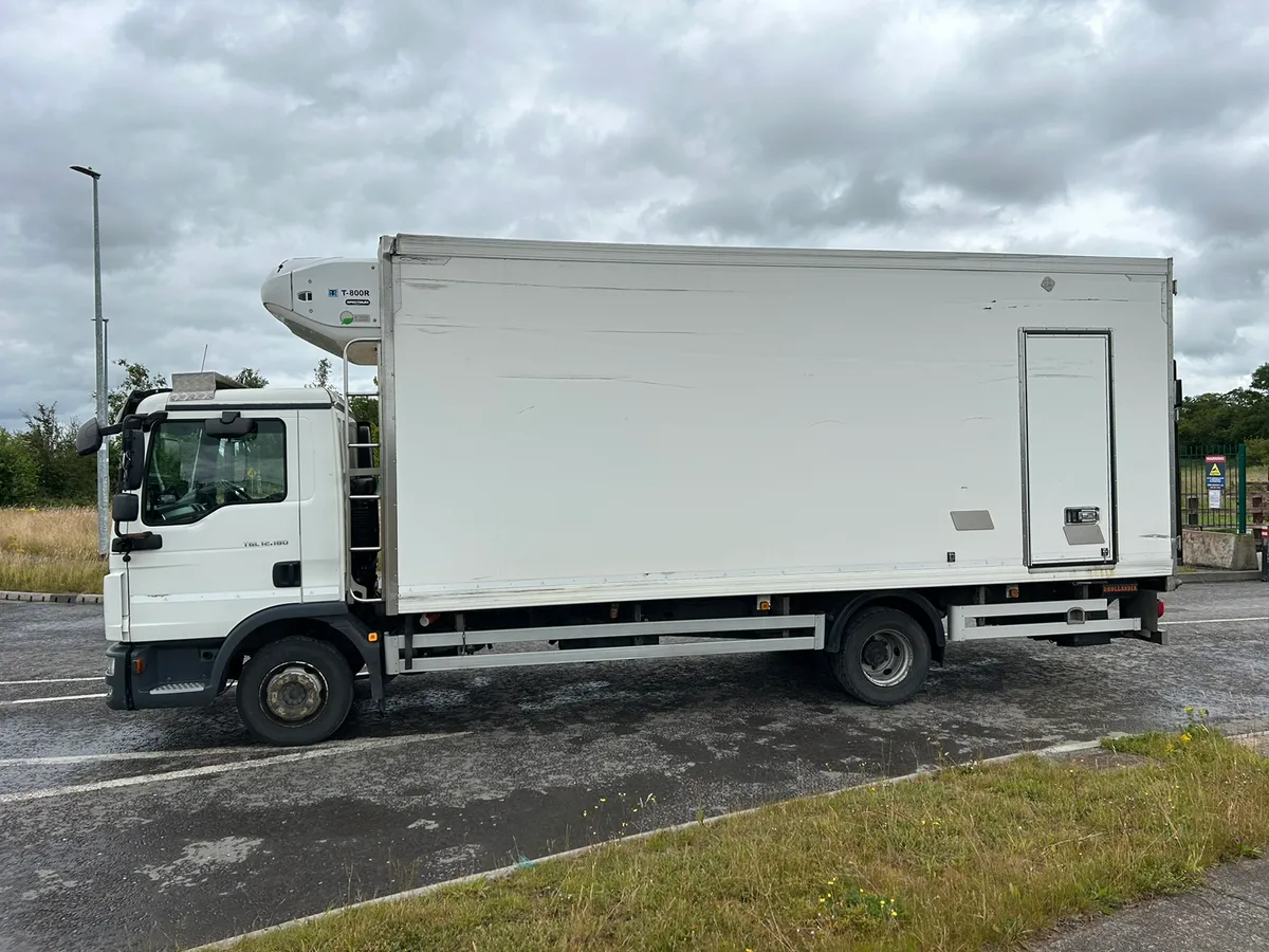 Man 12 Ton Fridge - Image 4