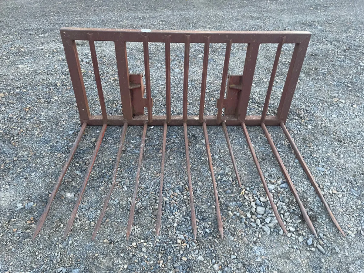 7FT Grape/Buckrake - Image 1