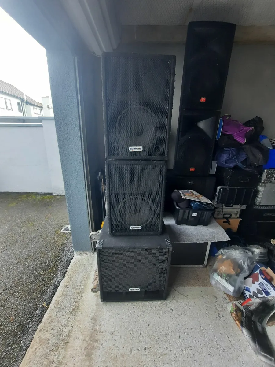 Speakers and 2 Bins. - Image 1