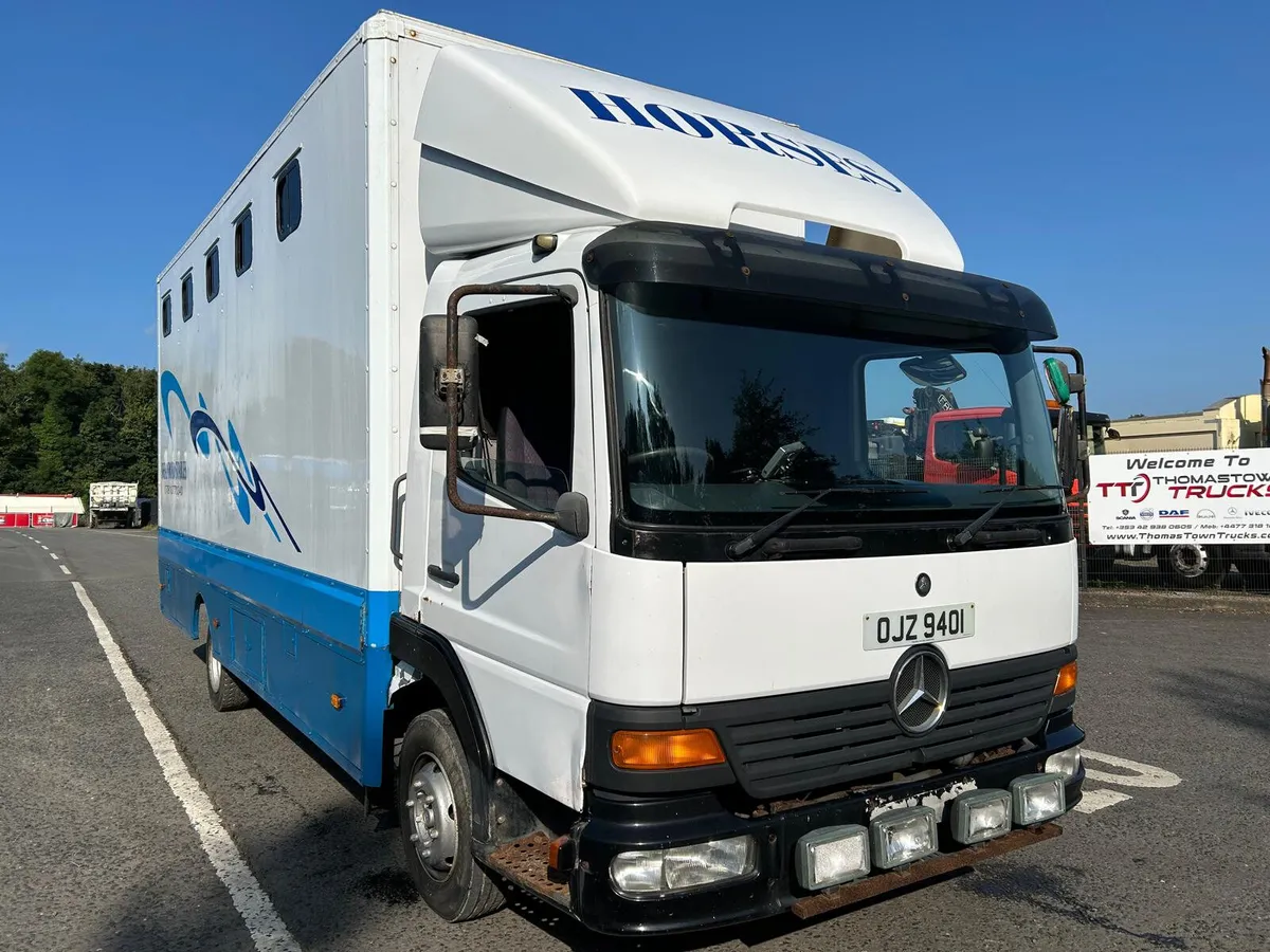 2004 Mercedes 815 4X2 with 4 Stall Horse Box - Image 1