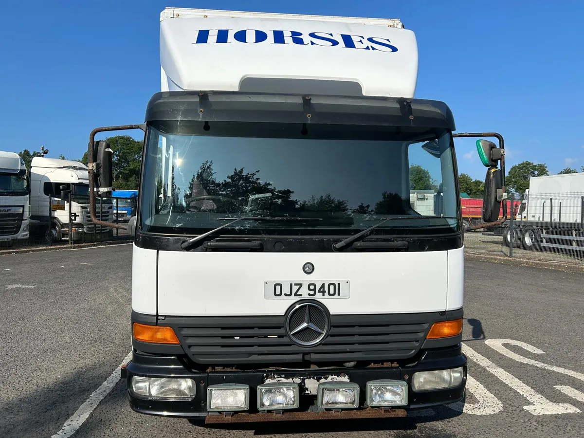 2004 Mercedes 815 4X2 with 4 Stall Horse Box - Image 2