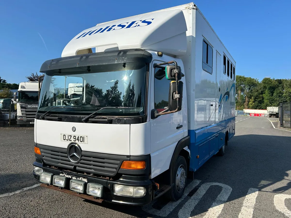 2004 Mercedes 815 4X2 with 4 Stall Horse Box - Image 3