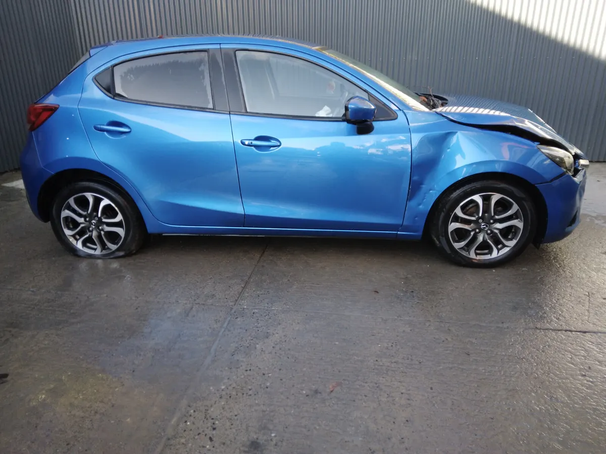 2015 Mazda 2 1.5 Pet Breaking/Dismantling - Image 4