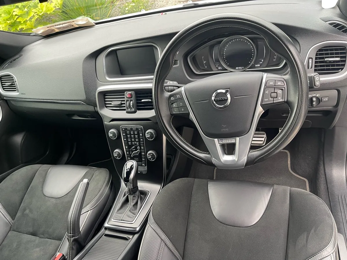 Volvo v40 R-design T3 1.5L Auto - Image 4