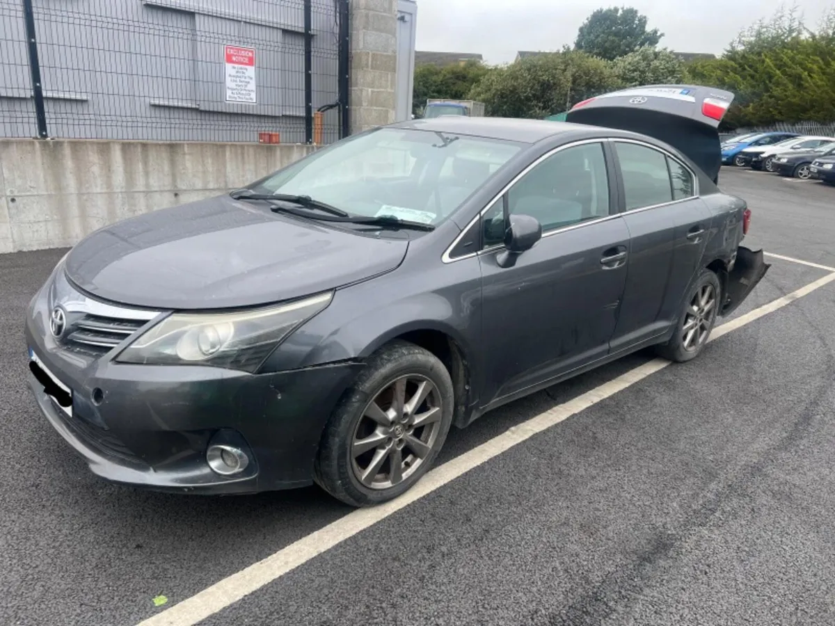 12 TOYOTA AVENSIS  2.0 D-4D AURA Breaking only - Image 1