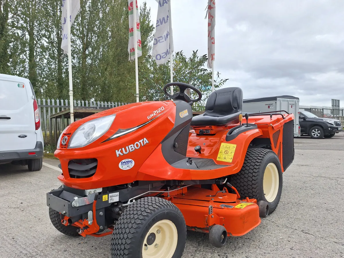 Kubota GR2120 ride on mower - Image 1