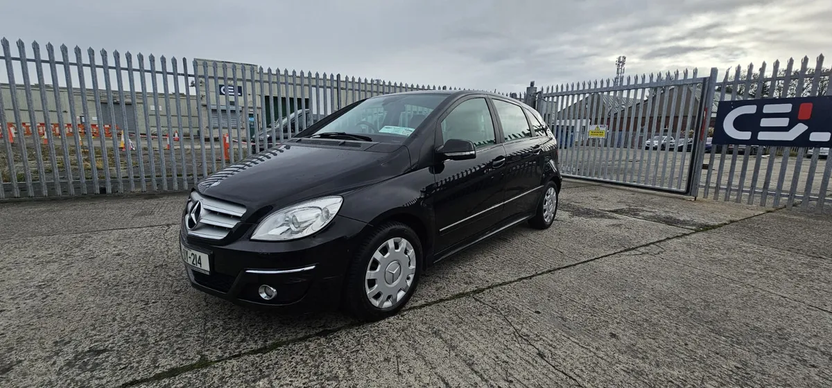 2012 Mercedes B-Class Manual - Image 2