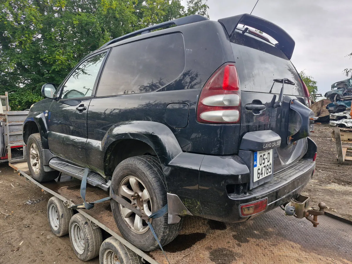 Toyota landcruiser 03 to 10 breaking for parts - Image 4