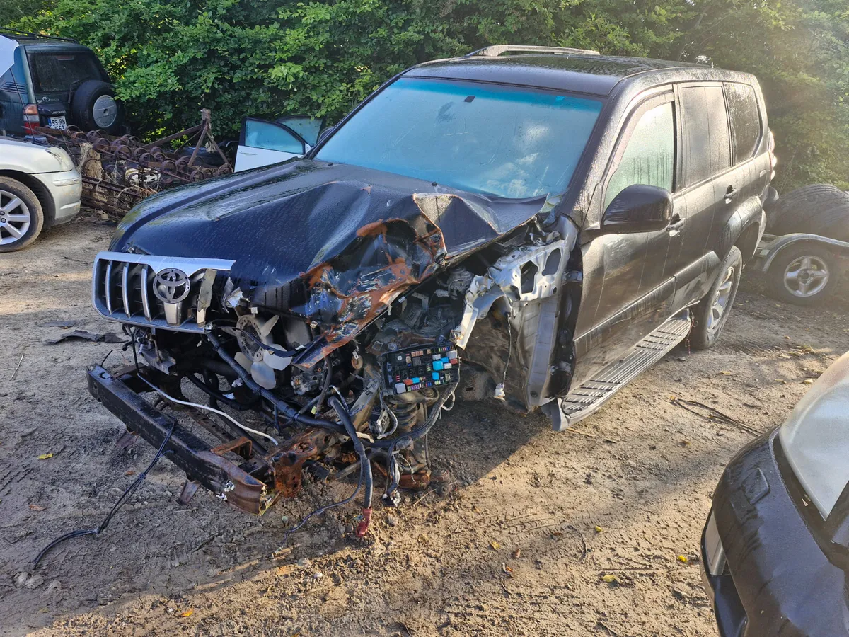 Toyota landcruiser 03 to 10 breaking for parts - Image 2