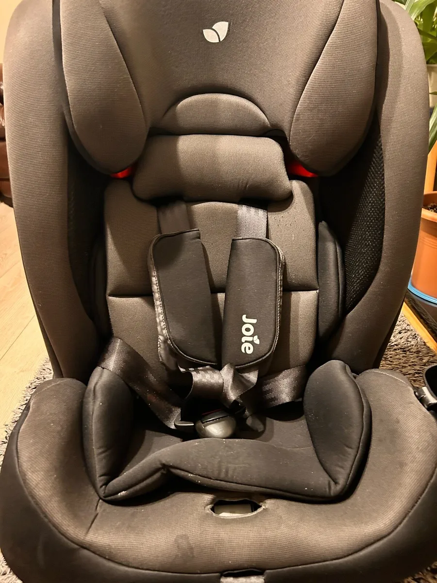 Joie Isofix car seat for age 9 months to 12 - Image 1