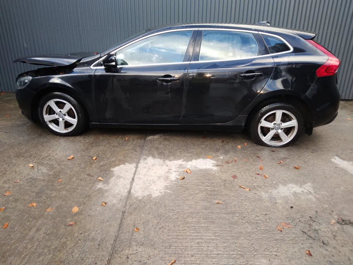 2012 Volvo V40 1.6 Dsl Breaking/Dismantling - Image 2