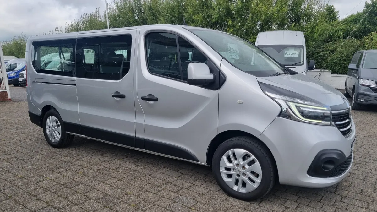 211 RENAULT TRAFIC LWB SPORTIVE 9 SEATER HIGH SPEC - Image 2