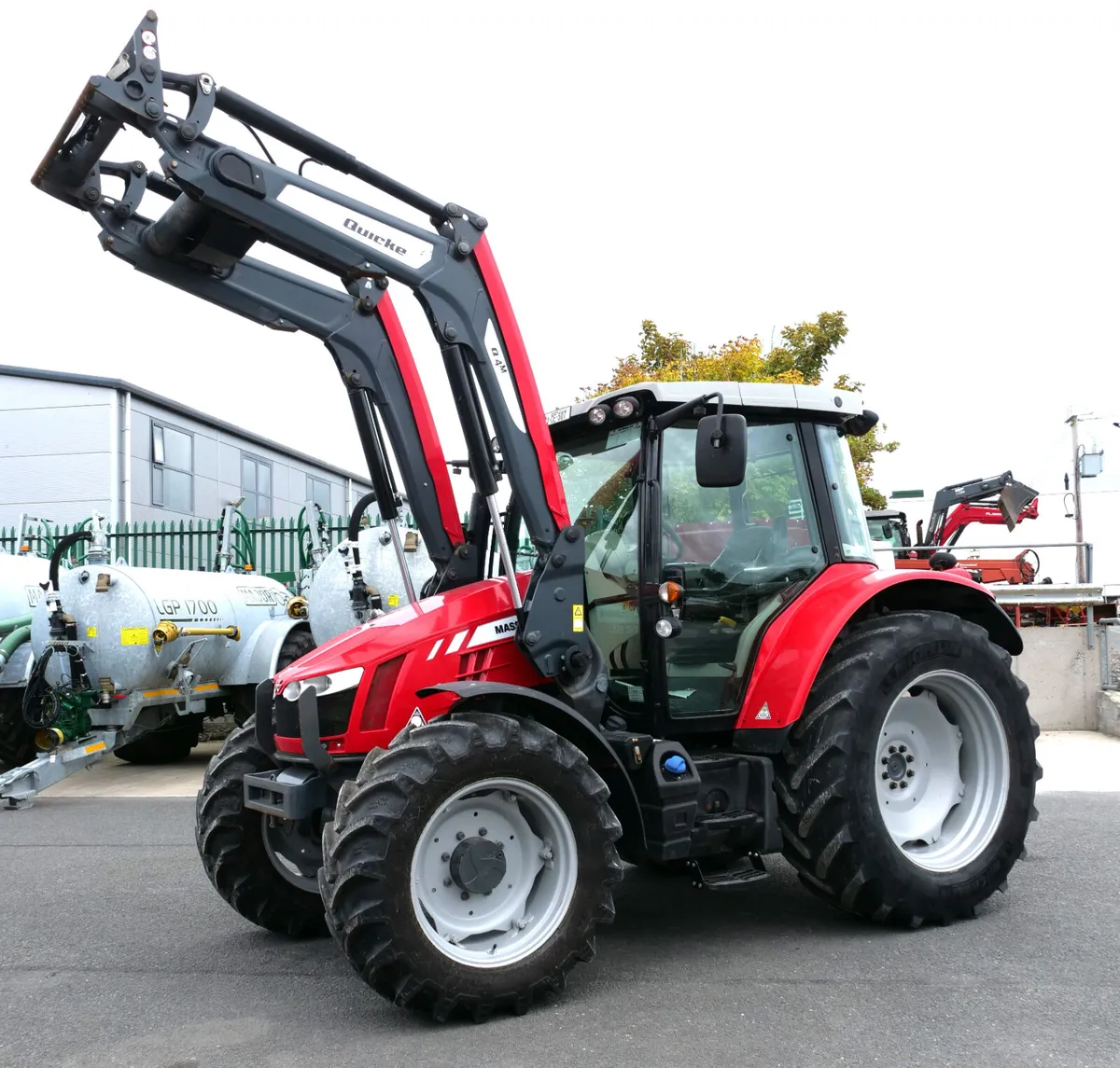 MASSEY FERGUSON 5712 SL & QUICKE LOADER - Image 3