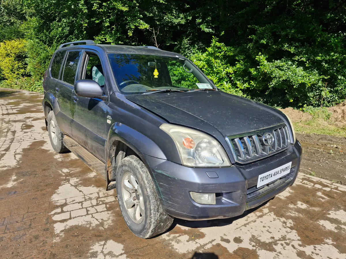 Toyota landcruiser 03 to 10 breaking for parts - Image 1