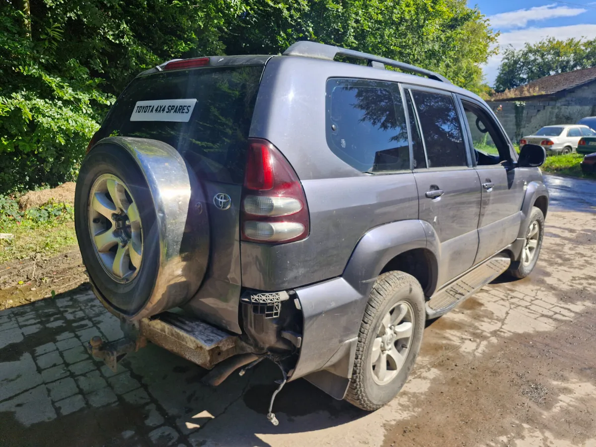 Toyota landcruiser 03 to 10 breaking for parts - Image 3