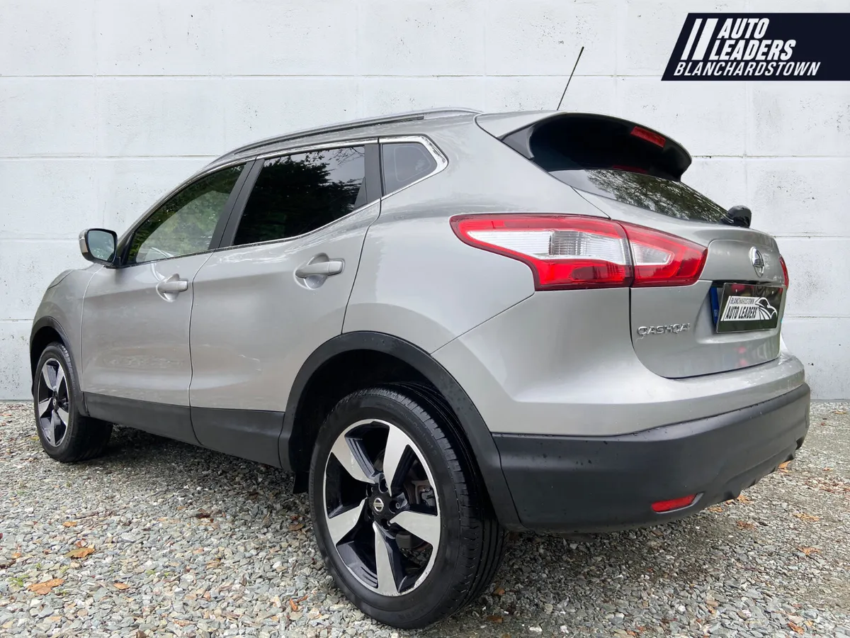 NISSAN QASHQAI 1.5 SV 110BHP LOW KM NAV SKY VIEW - Image 4