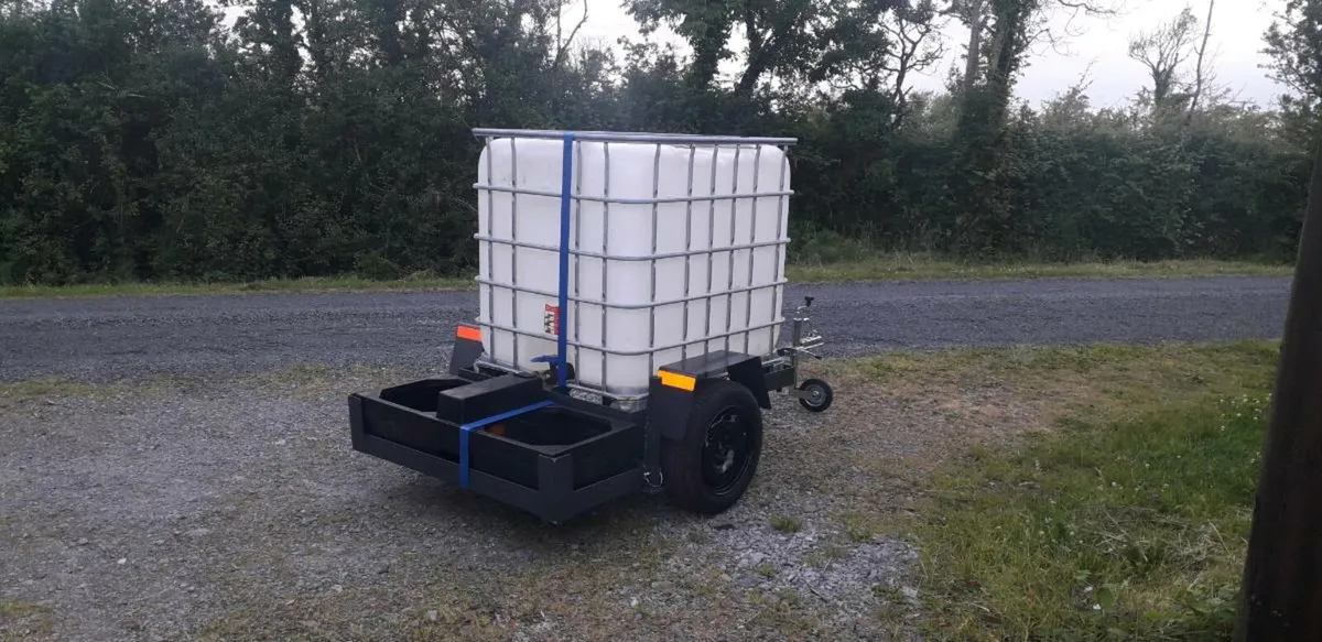 Mobile water tank and trailer - Image 1