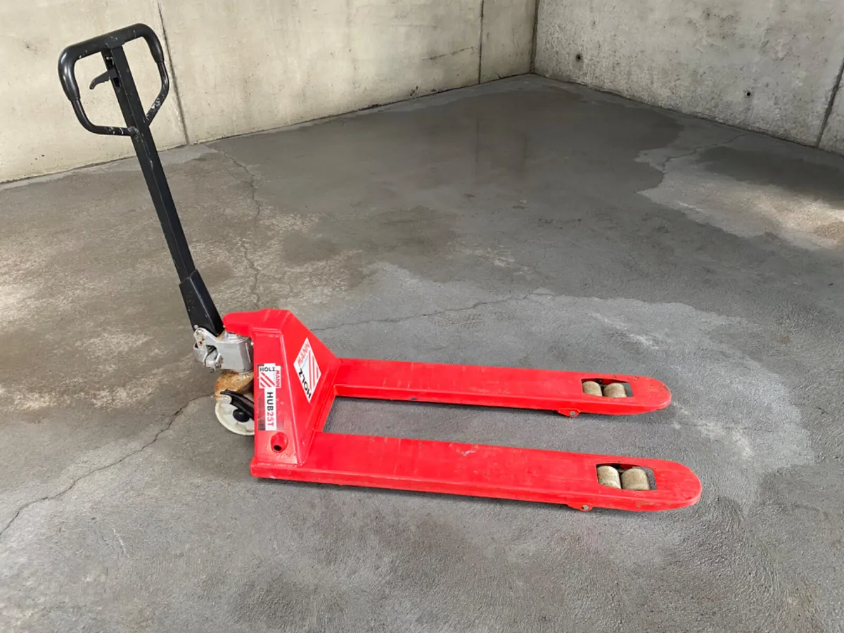 Pallet truck - Image 1