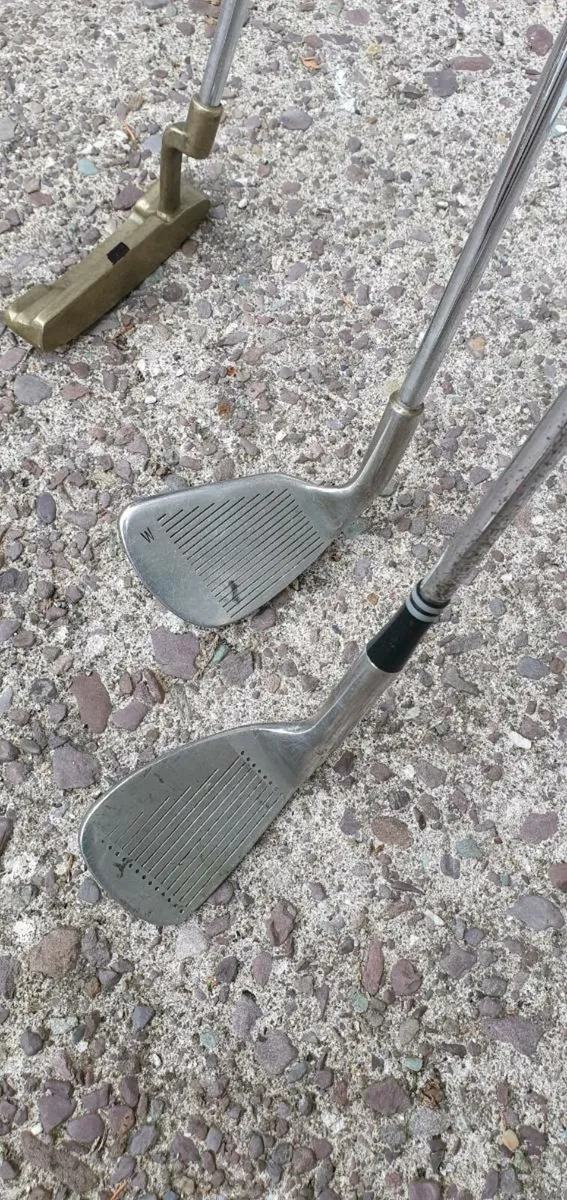 Pitch and putt clubs and carrying bag for sale in Co. Cork for €60 on