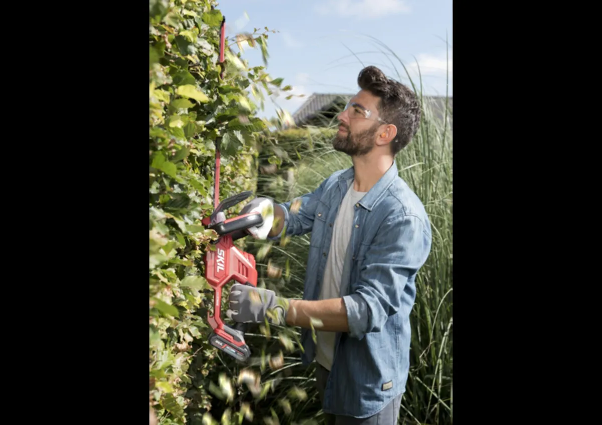 Skil Cordless Hedge Trimmer – 55cm - Image 3