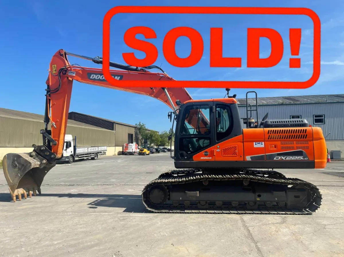 Doosan DX225LC-5 - Image 1
