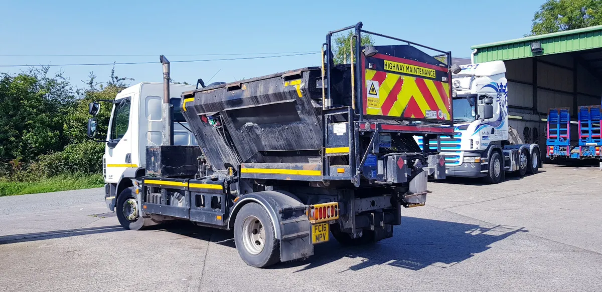 2016 Daf LF 180  Hot Box , 4x2 , Manual 6 box - Image 4