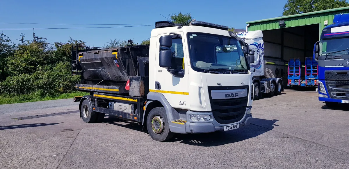 2016 Daf LF 180  Hot Box , 4x2 , Manual 6 box - Image 1