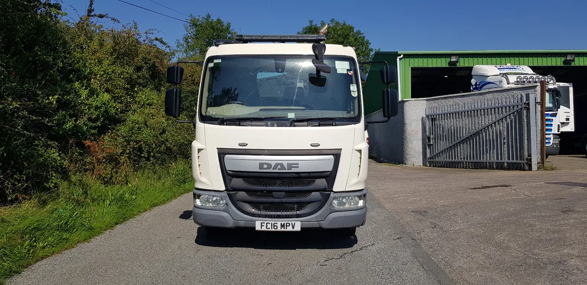 2016 Daf LF 180  Hot Box , 4x2 , Manual 6 box - Image 2