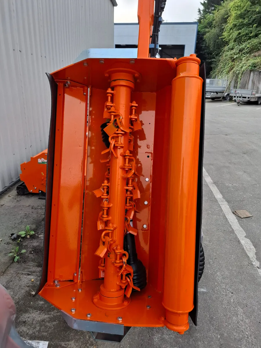 Rinieri BRV 450 Flail Hedge Trimmer - Image 3