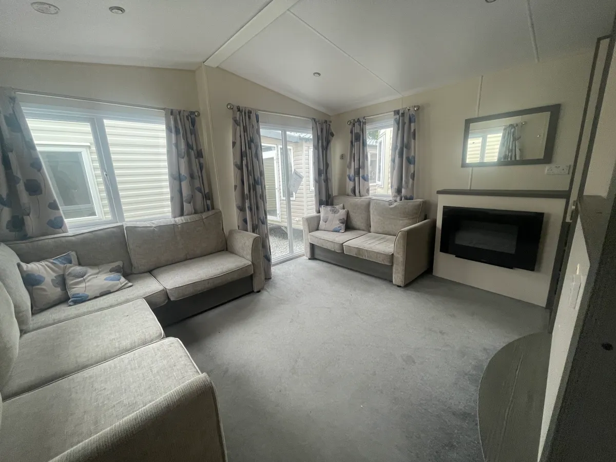 REGAL KINGSTON 36x13 2 bed - Image 3