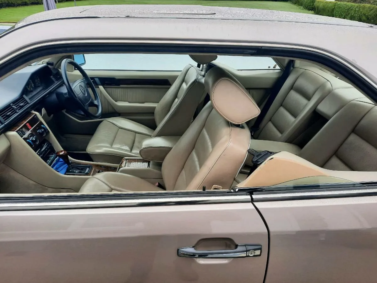 Mercedes E Class Coupe E 220 CE - Image 3