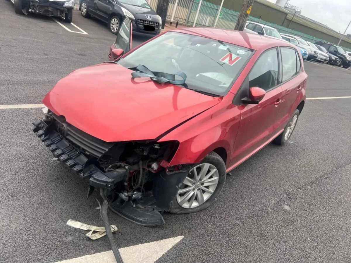 15 VOLKSWAGEN POLO AUTO BREAKING - Image 1