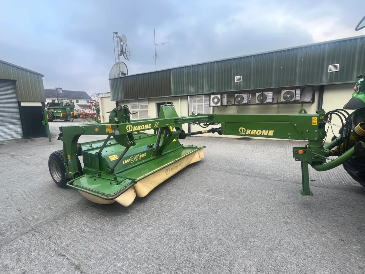 Krone trailed mower - Image 3