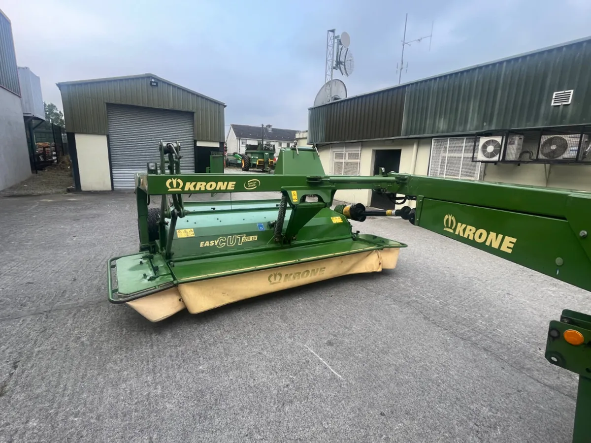 Krone trailed mower - Image 1