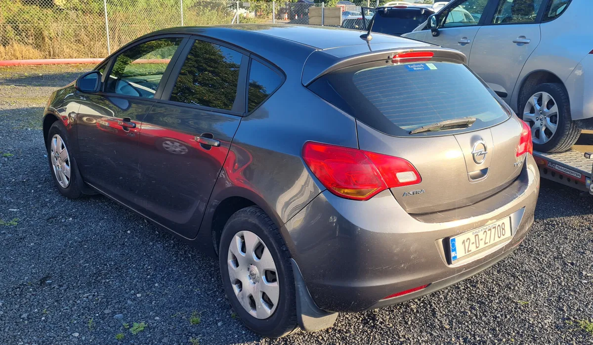 Opel Astra 2012 - Image 3