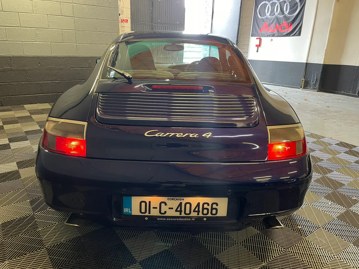 Porsche 911 Carrera 4 Manual - Image 4