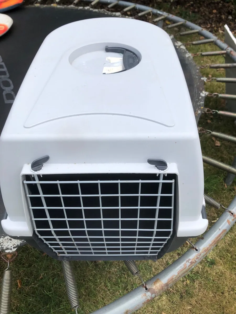 Cat transport cage plastic