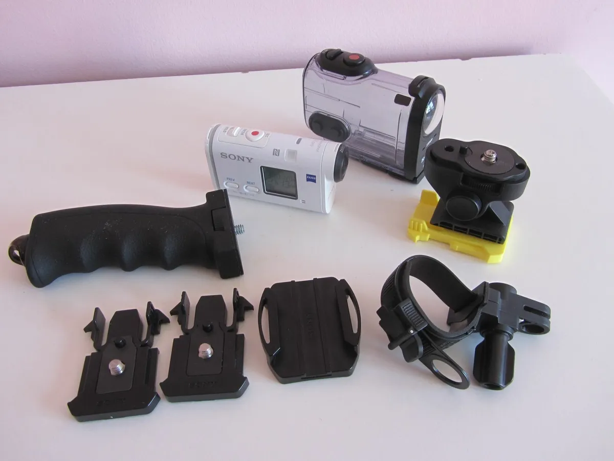 Sony FDR-X1000 4K Action Camera +64 gb sd card - Image 1