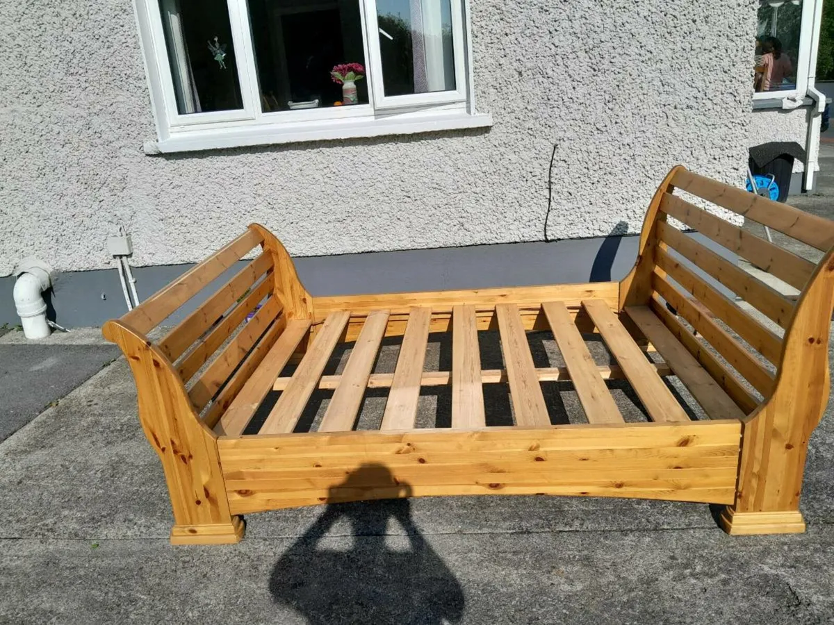 Bed - Image 1