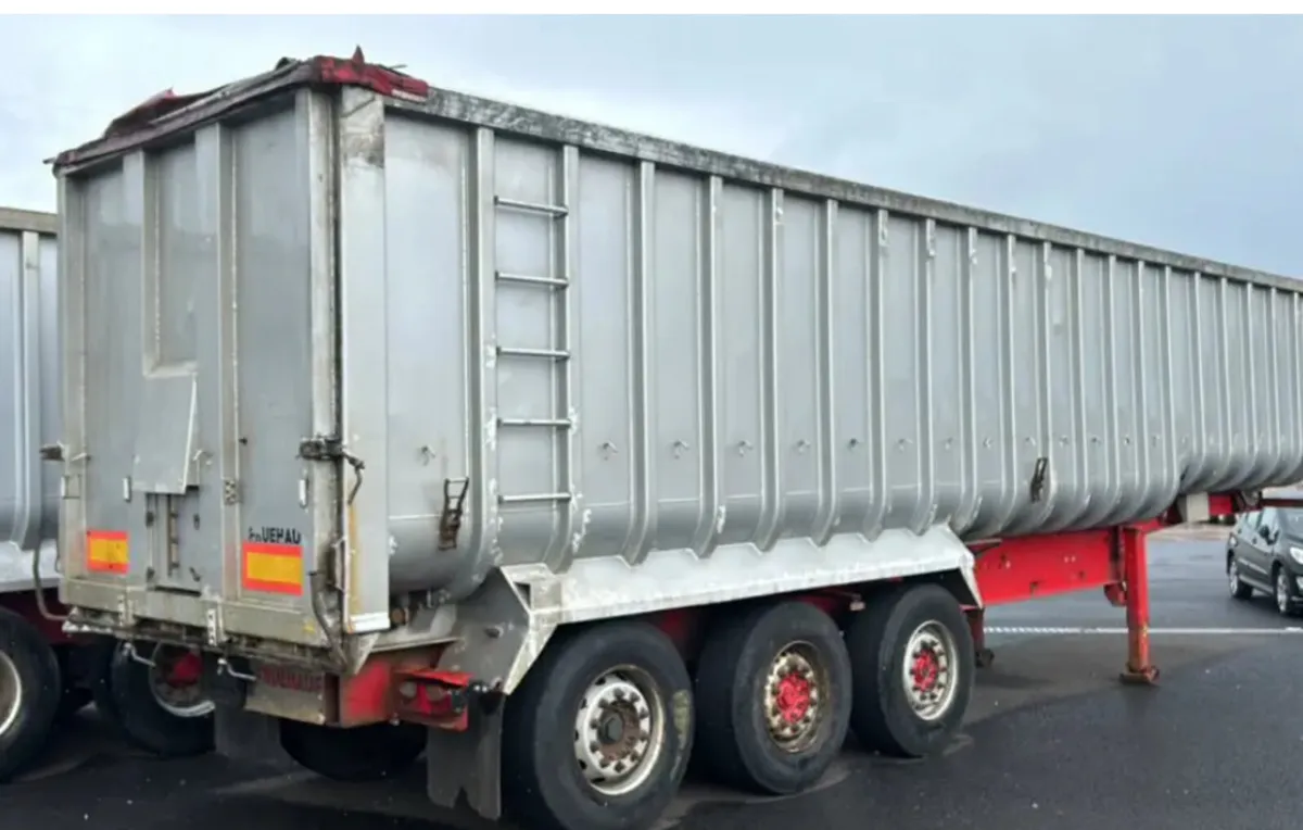 FREUHAUF TRI AXLE ALUMINIUM BULK TIPPING TRAILER - Image 2