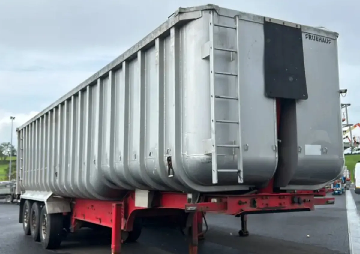 FREUHAUF TRI AXLE ALUMINIUM BULK TIPPING TRAILER - Image 3