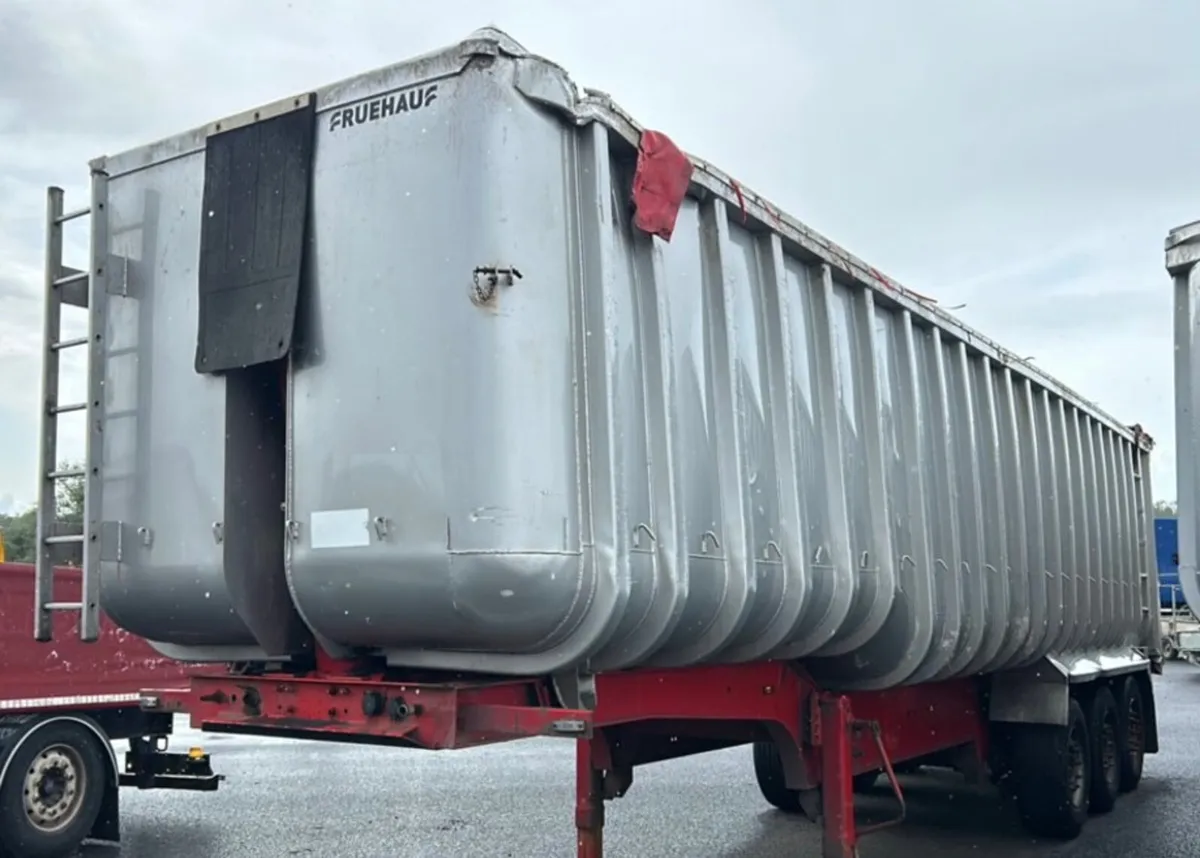 FREUHAUF TRI AXLE ALUMINIUM BULK TIPPING TRAILER - Image 4