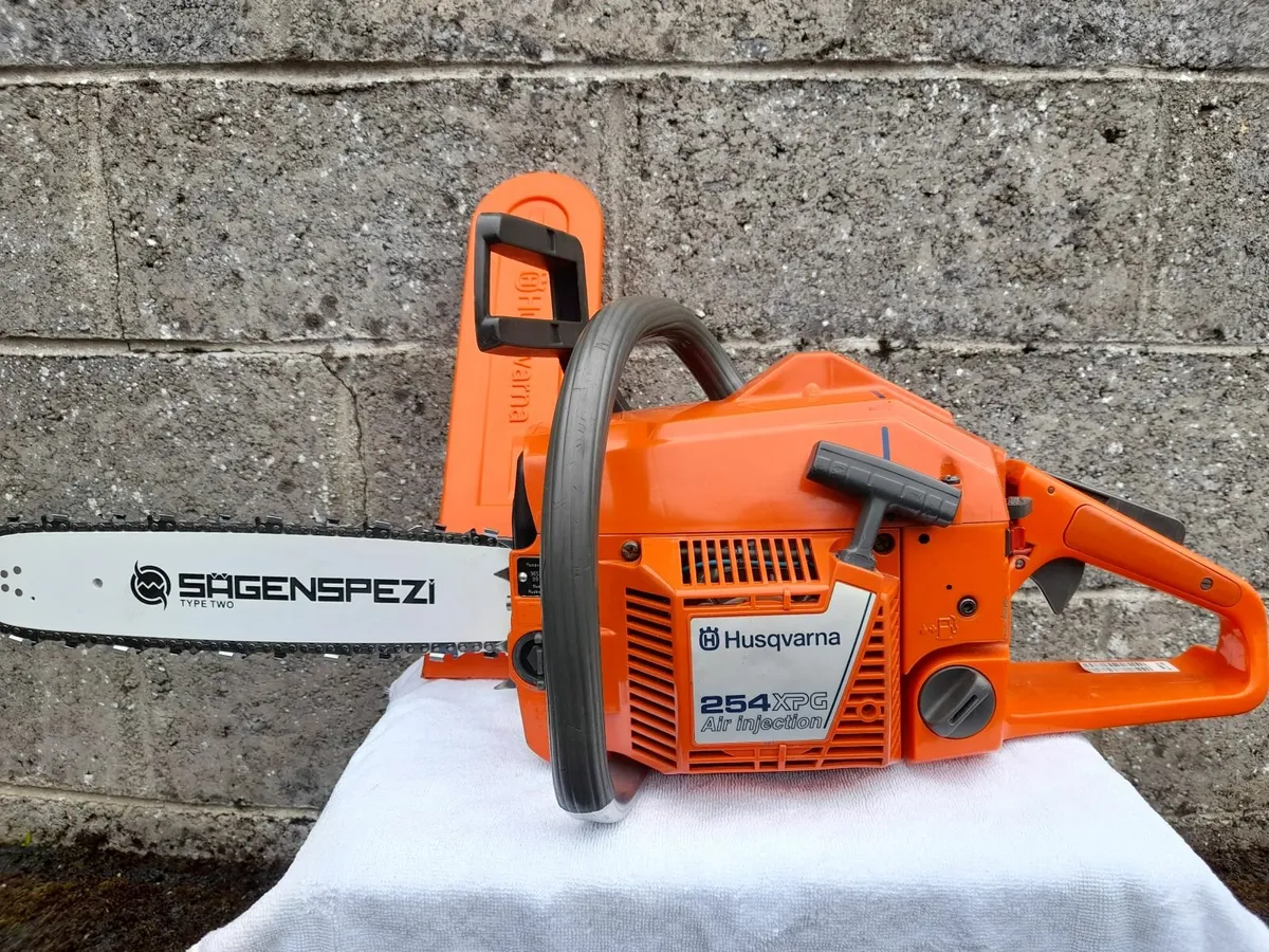 Selling Chainsaw - Image 1