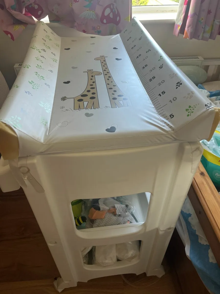 babylo changing table with bath for sale in Co. Mayo for €45 on DoneDeal