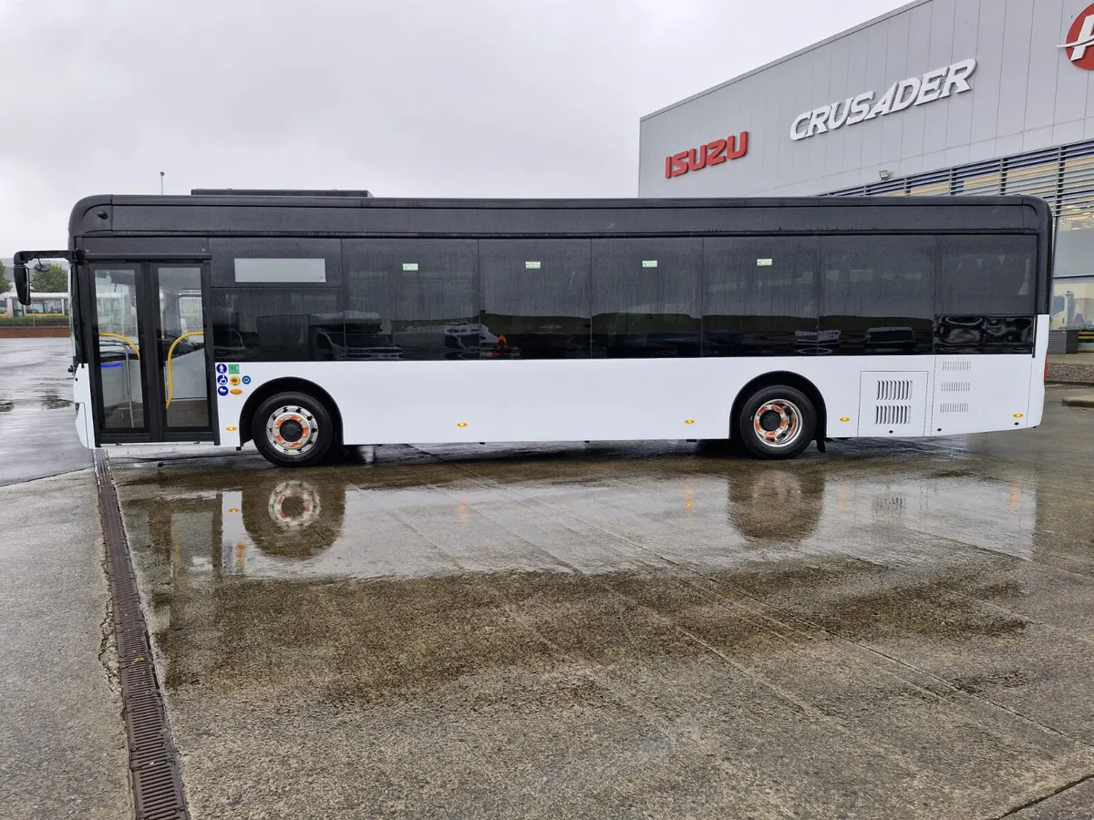 Higer Azure 46 Seat Low Floor Electric Bus - Image 3