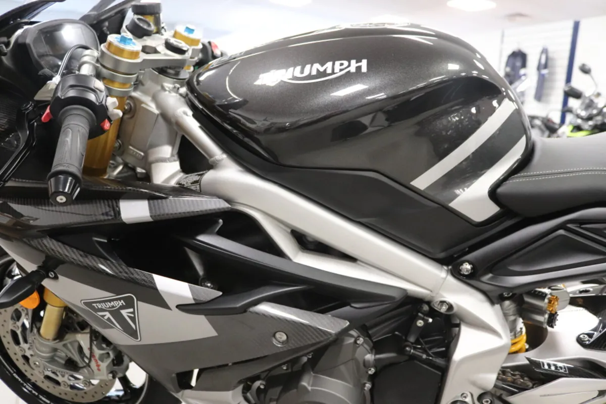 Triumph Daytona 765 MOTO2 2020 - Image 3