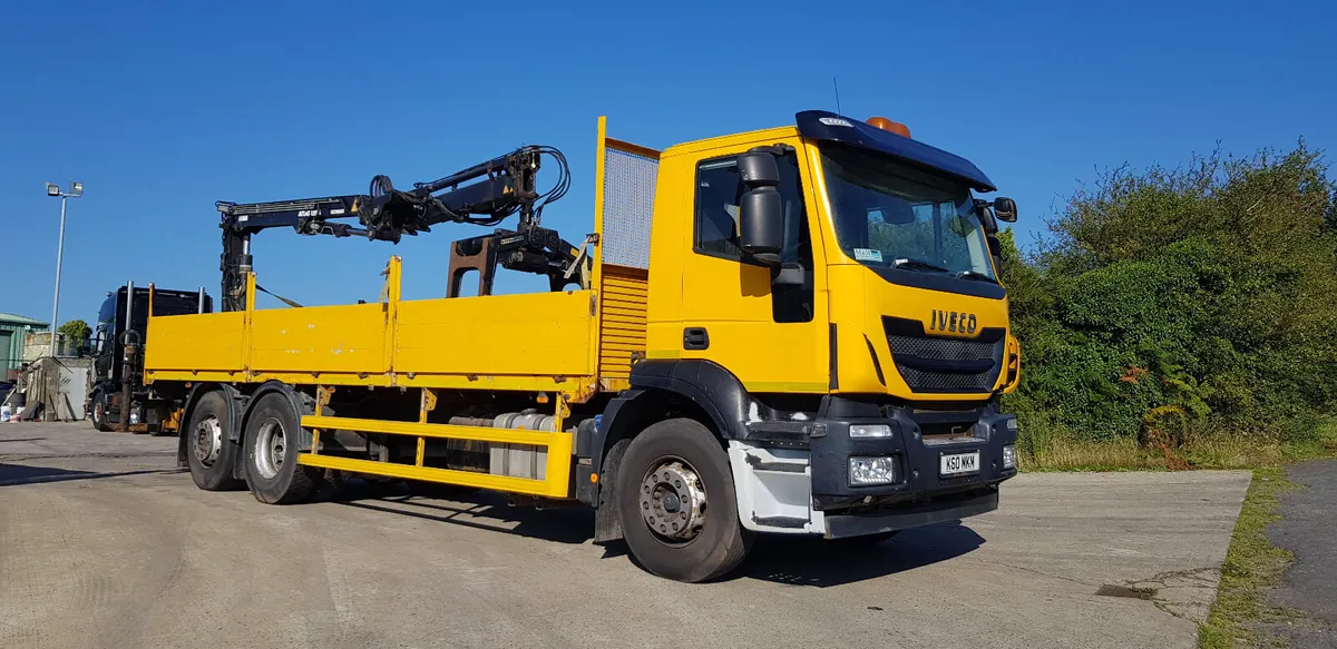 2016 Iveco AD60 SY,  6x2 , Crane Truck - Image 1